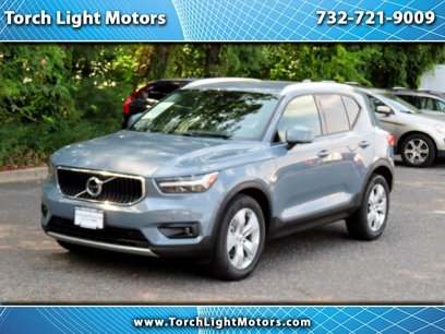 Used 2021 Volvo XC40 T5 Momentum