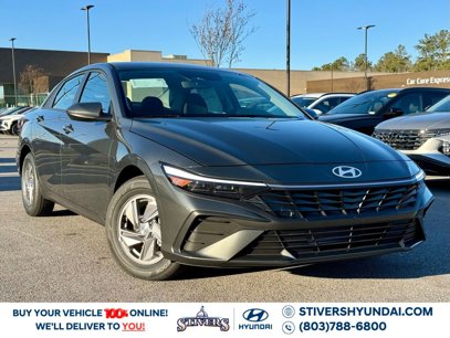 Certified 2025 Hyundai Elantra SE