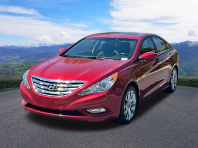 Used 2013 Hyundai Sonata SE w/ Navigation & Sunroof Pkg