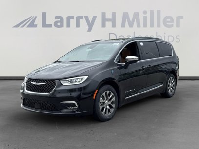 New 2025 Chrysler Pacifica Pinnacle
