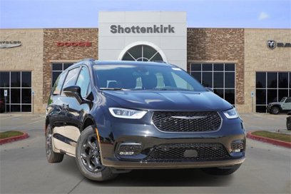 New 2025 Chrysler Pacifica Select