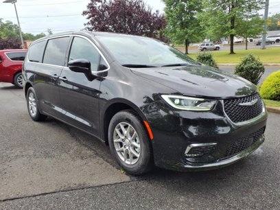 New 2025 Chrysler Pacifica Select