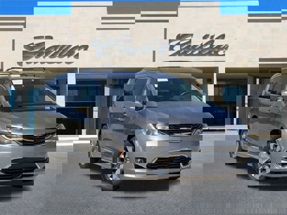 Used 2018 Chrysler Pacifica Limited w/ Advanced Safetytec Group