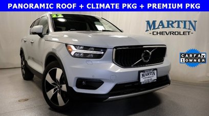 Used 2022 Volvo XC40 T5 Momentum w/ Premium Package