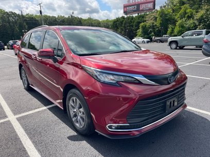 Used 2023 Toyota Sienna XLE