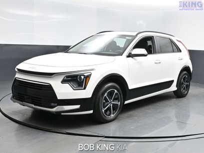 New 2025 Kia Niro SX