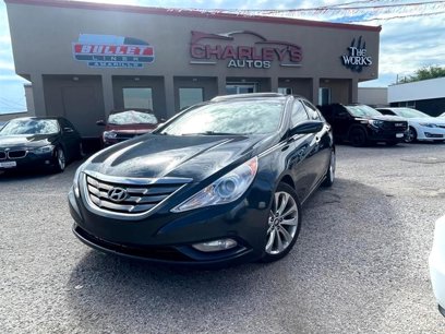 Used 2013 Hyundai Sonata SE w/ Navigation & Sunroof Pkg
