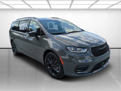 New 2025 Chrysler Pacifica Limited