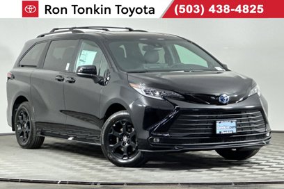 New 2025 Toyota Sienna XLE Woodland Edition