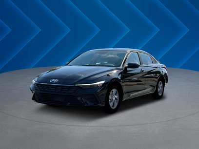 New 2025 Hyundai Elantra SE