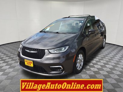 Used 2022 Chrysler Pacifica Touring-L