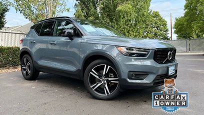 Used 2022 Volvo XC40 T5 R-Design