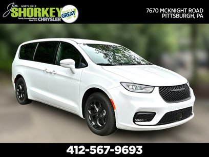 New 2022 Chrysler Pacifica Touring-L w/ S Appearance Package