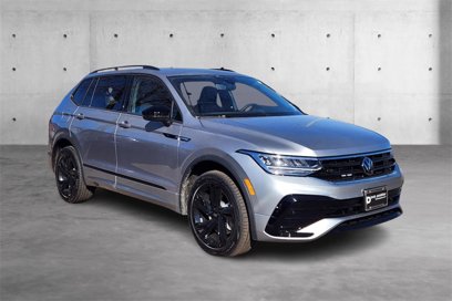 New 2024 Volkswagen Tiguan SE R-Line
