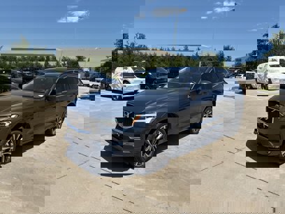Certified 2022 Volvo XC60 B5 Momentum w/ Advanced Package