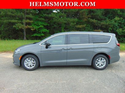 New 2025 Chrysler Pacifica Select