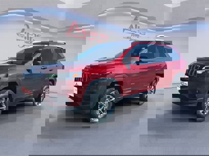 Used 2019 Jeep Cherokee Latitude Plus w/ Comfort/Convenience Group
