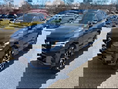 New 2025 Volvo XC60 B5 Core w/ Climate Package