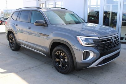 New 2025 Volkswagen Atlas Peak Edition SE
