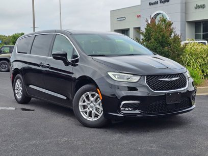 New 2025 Chrysler Pacifica Select
