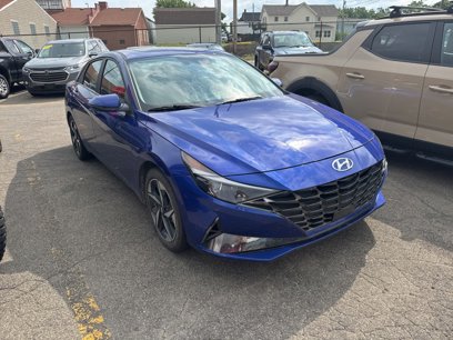 Used 2023 Hyundai Elantra Limited w/ Preferred Accessory Package