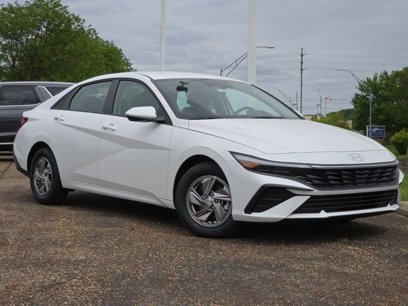 New 2025 Hyundai Elantra SE