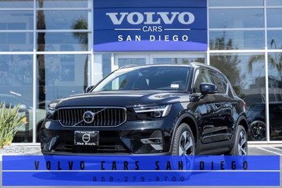 New 2025 Volvo XC40 B5 Plus w/ Protection Package Premier