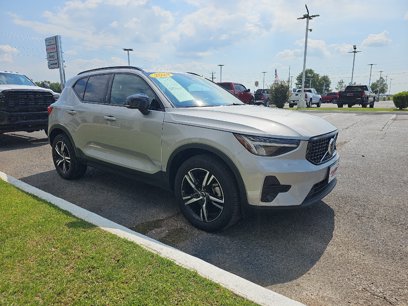 Used 2024 Volvo XC40 B5 Core