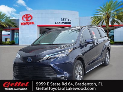 New 2025 Toyota Sienna XLE