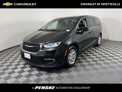 Used 2023 Chrysler Pacifica Touring-L