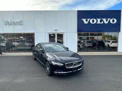 New 2025 Volvo S90 B6 Ultra w/ Lounge Package