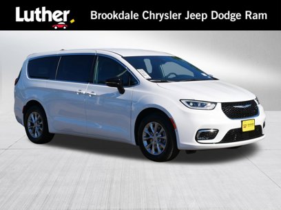 New 2025 Chrysler Pacifica Select