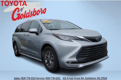 Used 2021 Toyota Sienna XLE