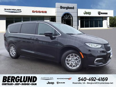 New 2025 Chrysler Pacifica Select
