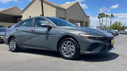 Certified 2025 Hyundai Elantra Hybrid