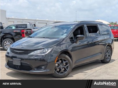 Used 2018 Chrysler Pacifica Touring-L Plus w/ Advanced Safetytec Group