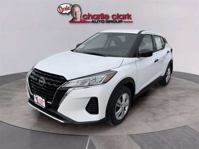 New 2025 Nissan Kicks Play S