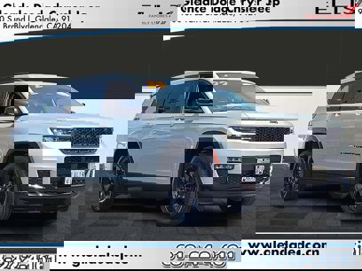 Certified 2022 Jeep Grand Cherokee L Limited w/ Black Appearance Package