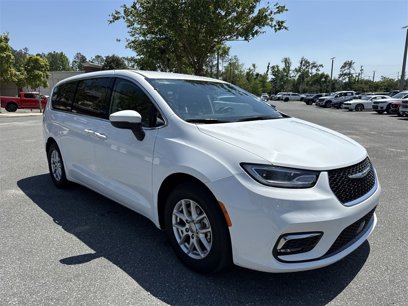 Used 2023 Chrysler Pacifica Touring-L