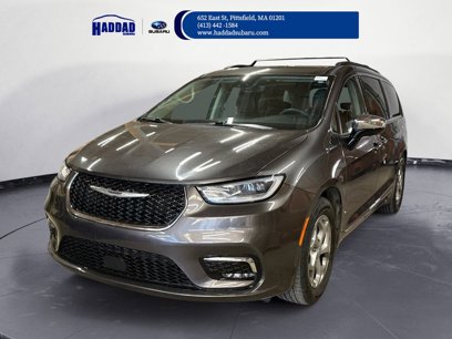 Used 2023 Chrysler Pacifica Limited