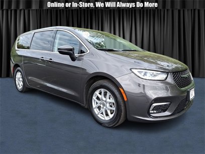 Used 2023 Chrysler Pacifica Touring-L