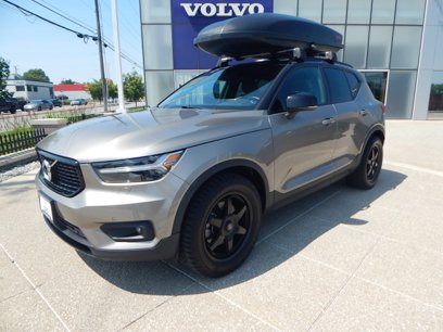 Used 2022 Volvo XC40 T5 R-Design w/ Climate Package