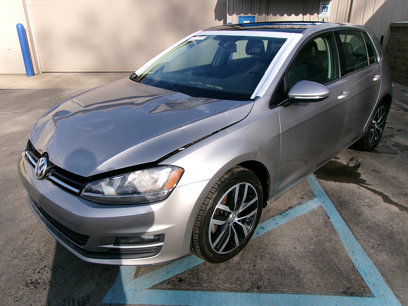 Used 2016 Volkswagen Golf SE w/ Lighting Package