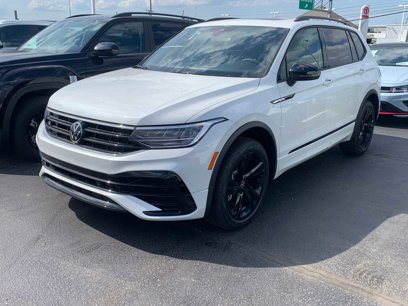 New 2024 Volkswagen Tiguan SE R-Line