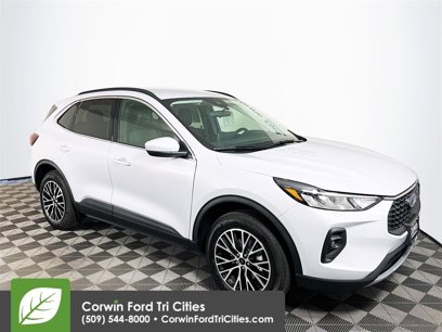 New 2025 Ford Escape SE w/ Class II Trailer Tow Package