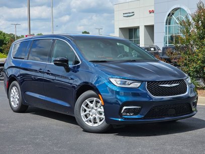 New 2025 Chrysler Pacifica Select