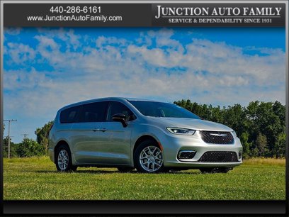 New 2026 Chrysler Pacifica Select