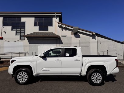 New 2025 Toyota Tacoma SR5