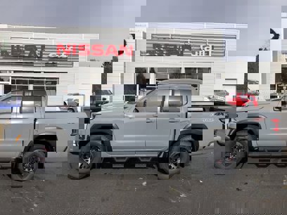 New 2025 Nissan Frontier PRO-4X w/ Pro Convenience Package