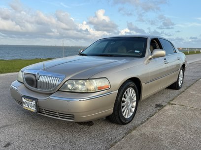Used 2005 Lincoln Town Car Signature